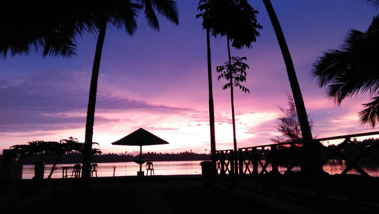 Salty Dog Hostel Telukdalem Esterno foto