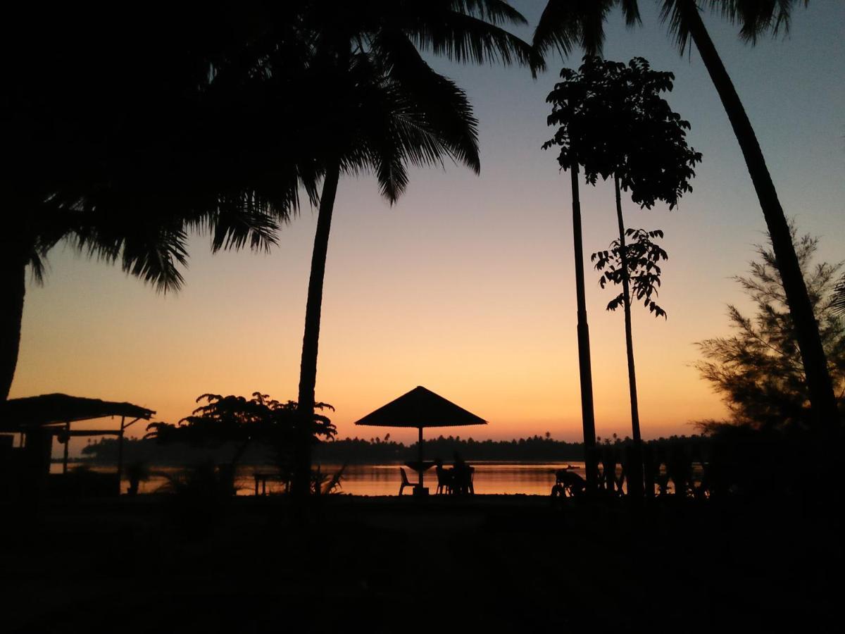 Salty Dog Hostel Telukdalem Esterno foto