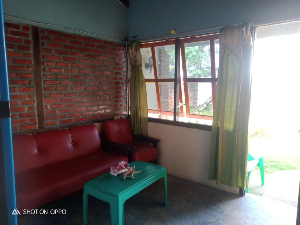 Salty Dog Hostel Telukdalem Esterno foto