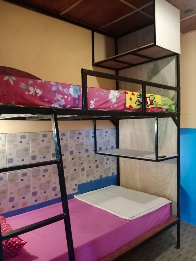 Salty Dog Hostel Telukdalem Esterno foto
