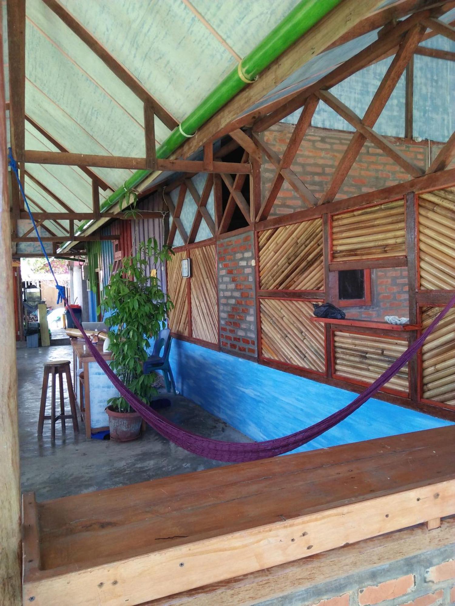 Salty Dog Hostel Telukdalem Esterno foto